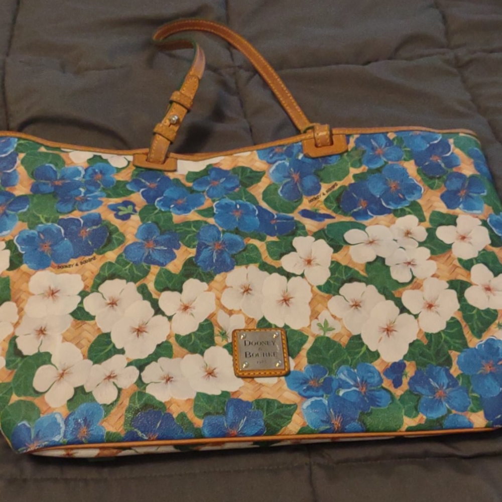 Dooney & Bourke tote